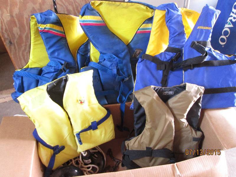Nice lot of 5 life jackets. Comes w...