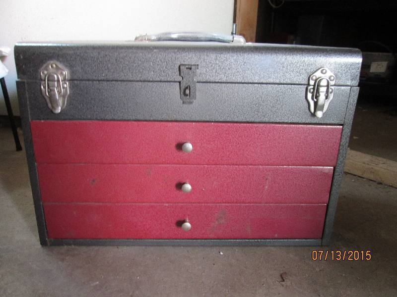 Nice 3-drawer portable tool box...
