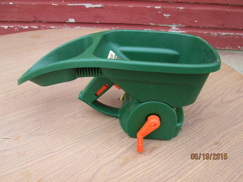 Scotts hand seeder, new...