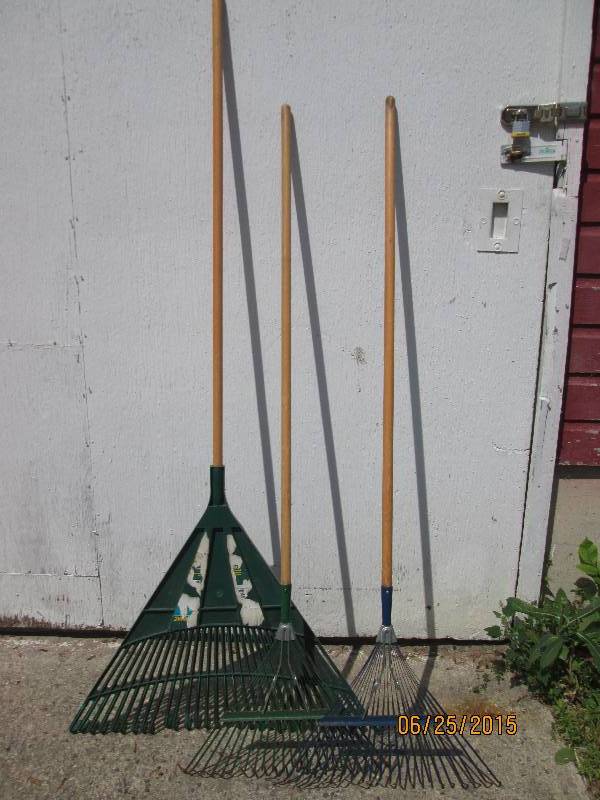 Lot of 3 lawn and leaf rakes...