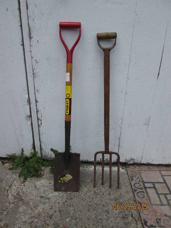 Pair of gardening tools with short ...