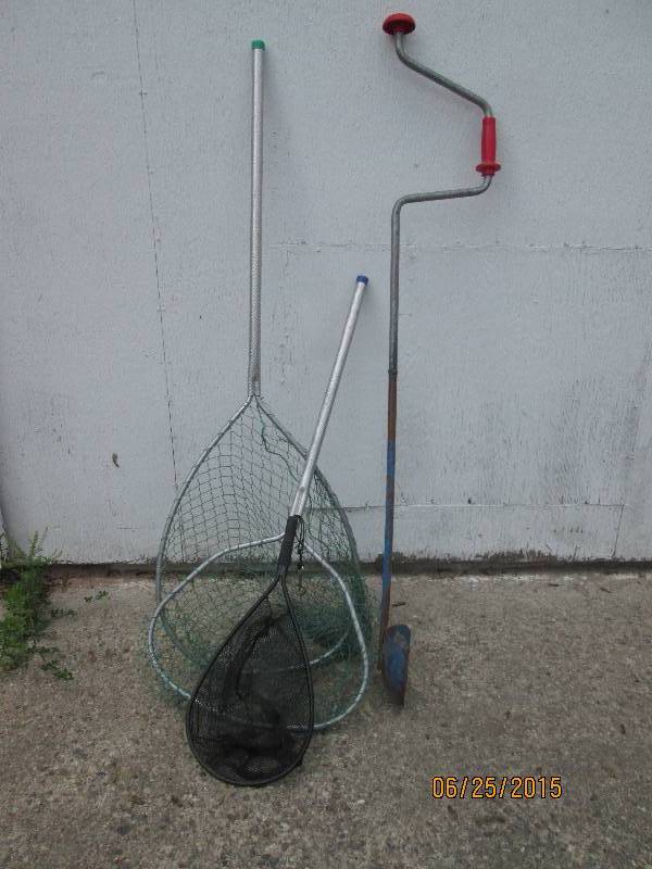 Maual ice auger and 3 different siz...