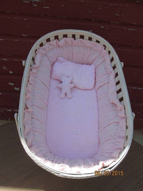 Very nice white wicker bassinet wit...