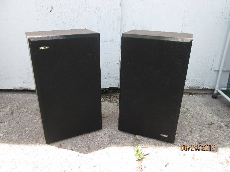 Pair of 22 Centrex speakers...