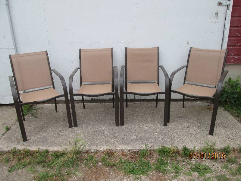 Set of 4 patio chairs in great cond...