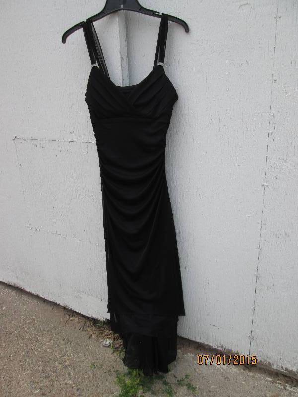 Black dress. Size 6, never worn. Ne...