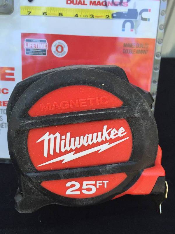 lot 14 image: Milwaukee 25ft Tape Measure