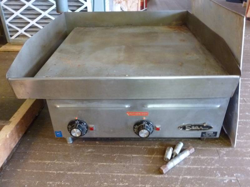 lot 2 image: Commercial Griddle Top Stove