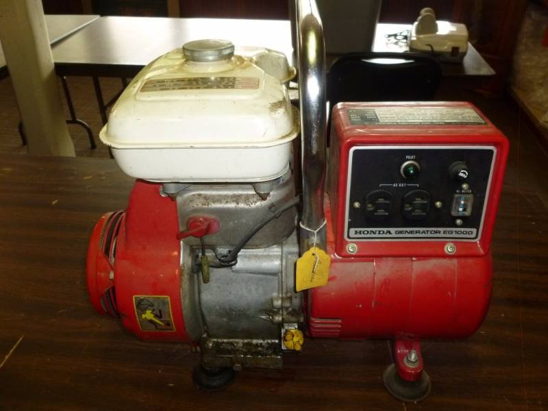 lot 4 image: Honda Gas Generator
