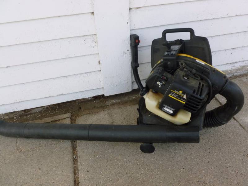 lot 5 image: McCulloch Gas Blower
