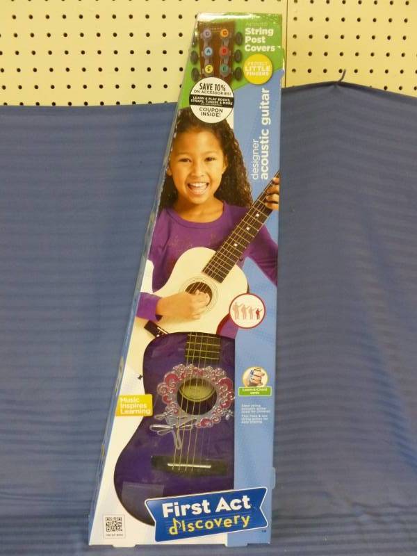 lot 14 image: Kids Guitar