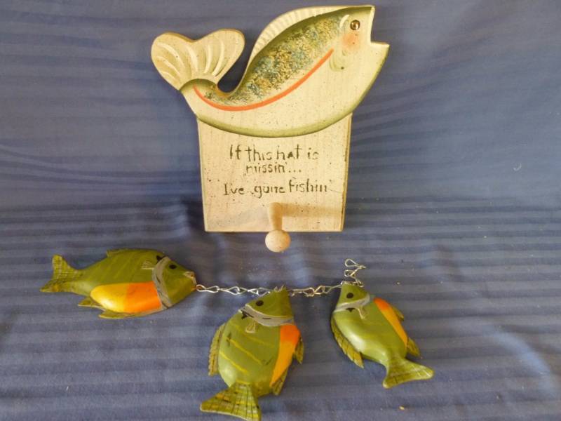 lot 21 image: Wooden Fishing Themed Decorations