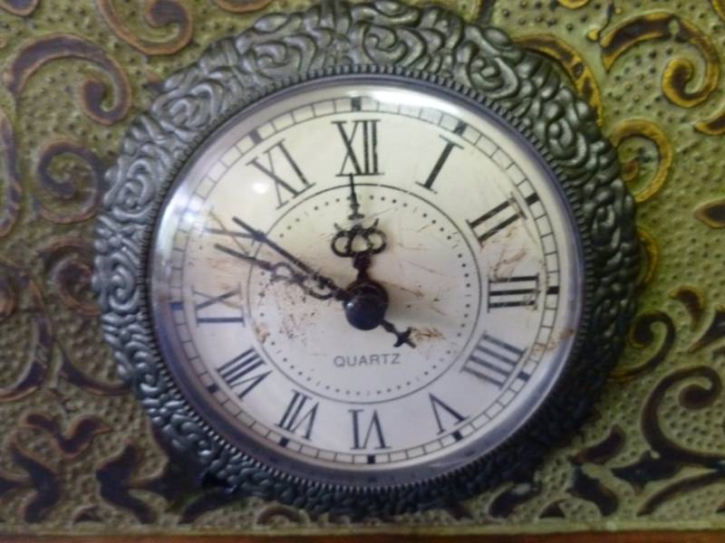lot 35 image: Decorative Storage Case