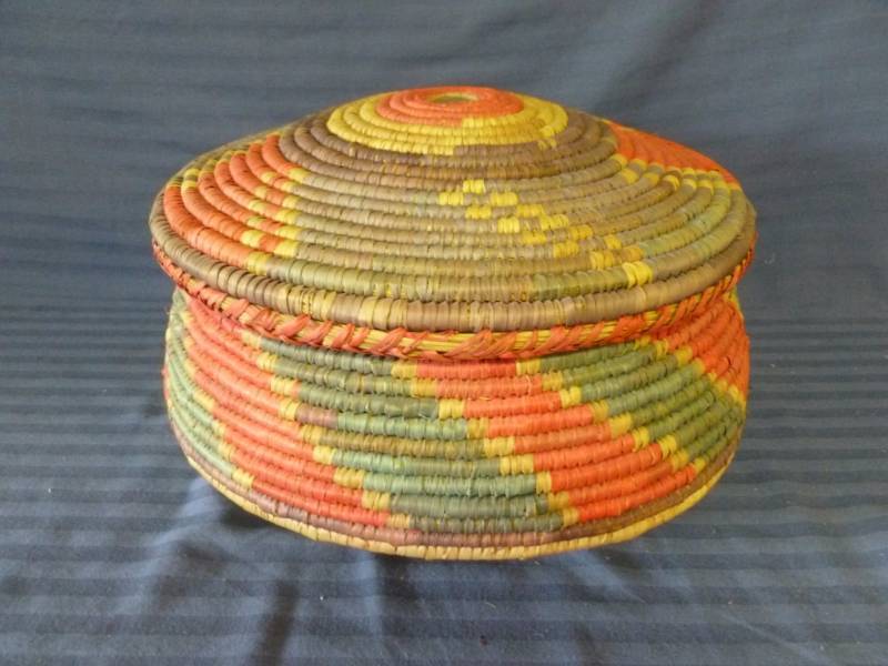 lot 39 image: Decorative Snake Basket With Lid