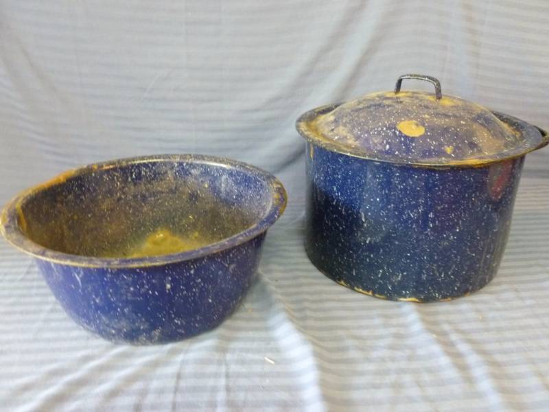 lot 41 image: Vintage Enamelware