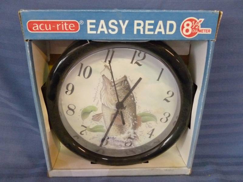 lot 47 image: New Acu-Rite Clock