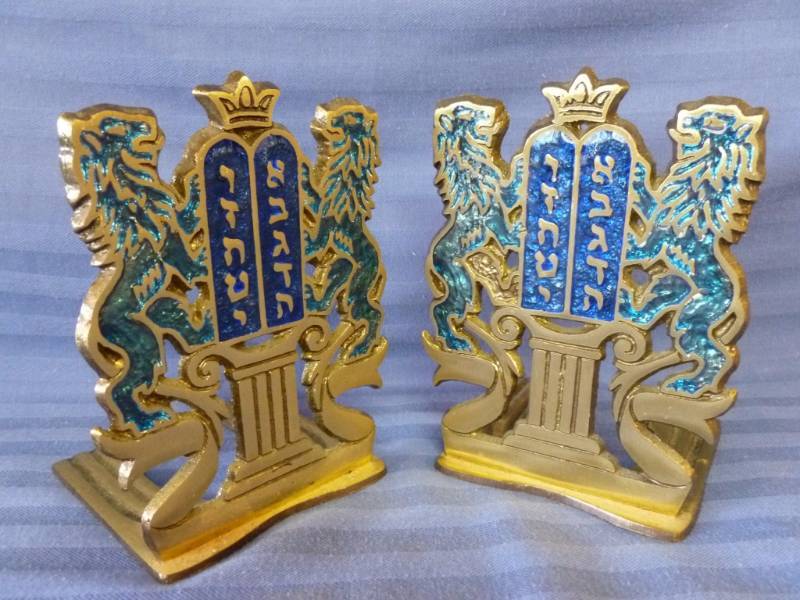 lot 57 image: Cast Bronze Bookends