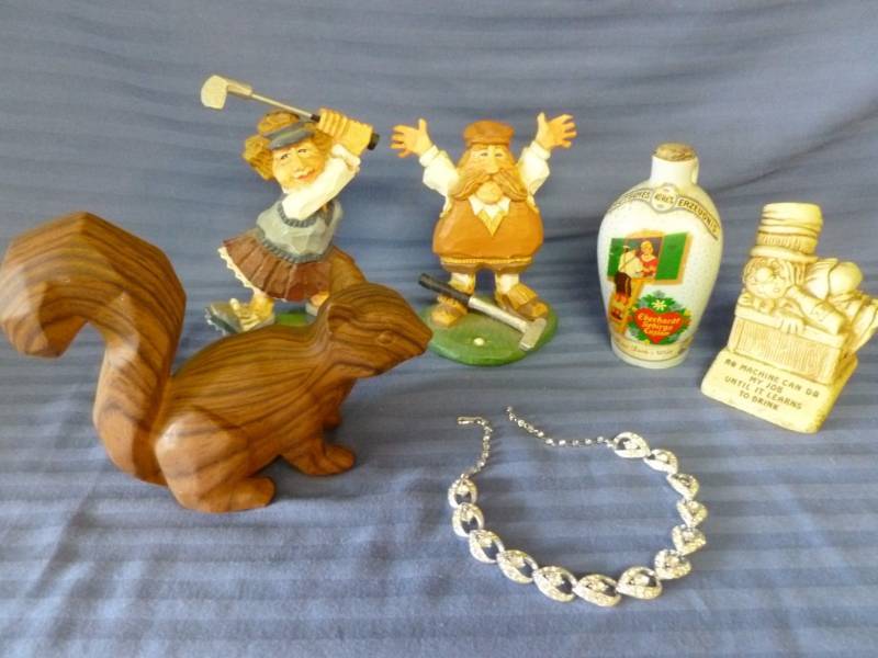 lot 64 image: Decorative