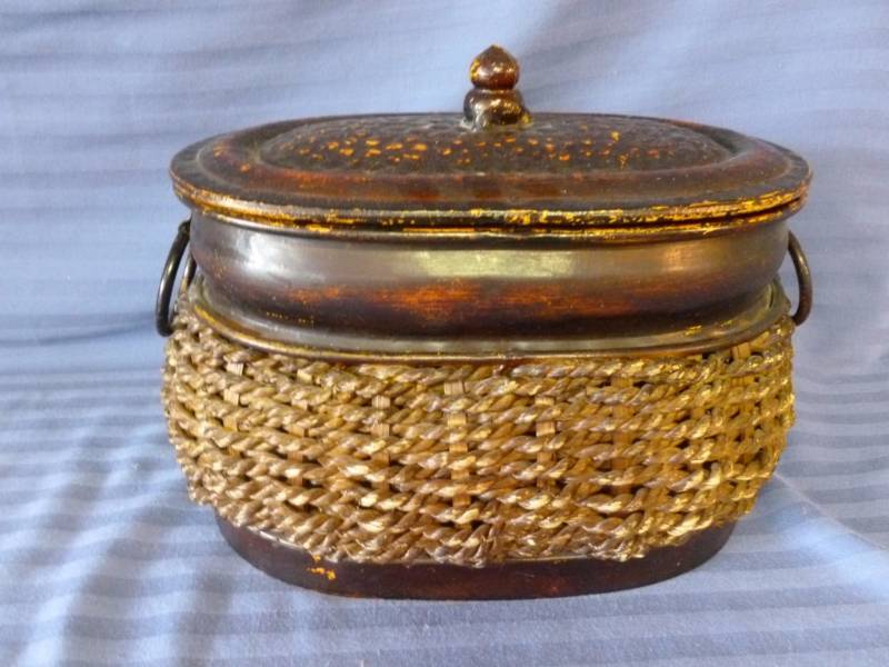lot 66 image: Kirklands Decorative Storage Case