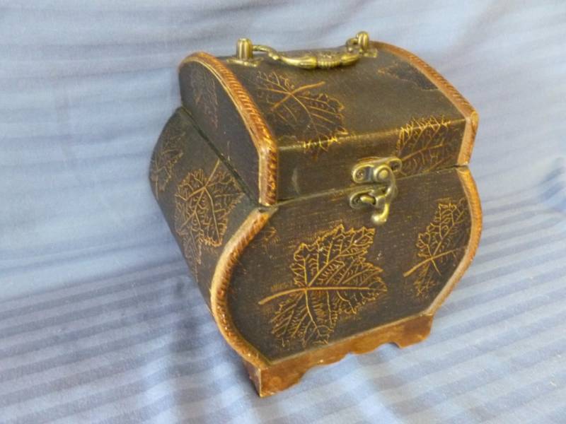 lot 67 image: Decorative Storage Case