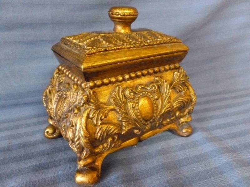 lot 68 image: Decorative Storage Case