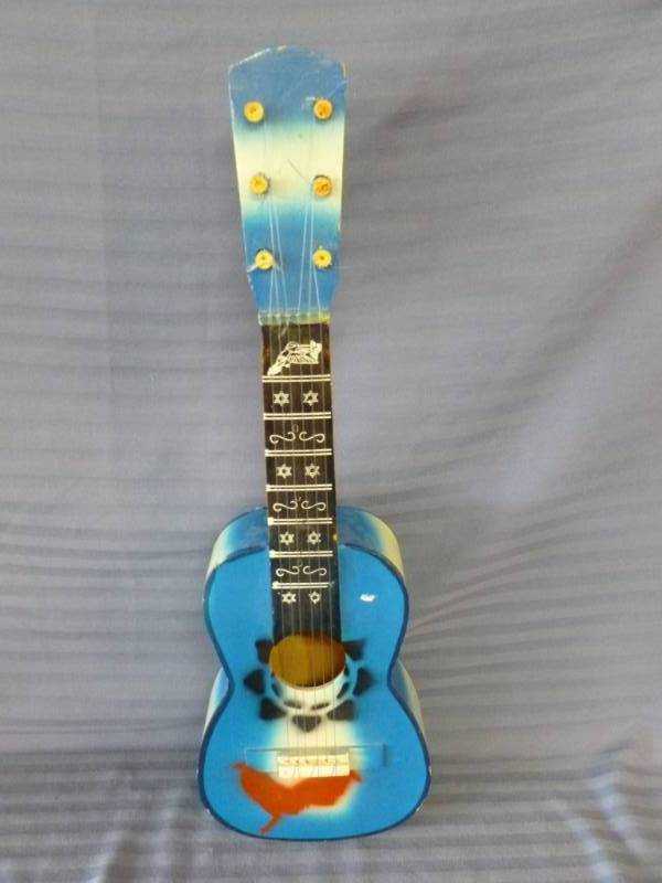 lot 71 image: Kids Guitar