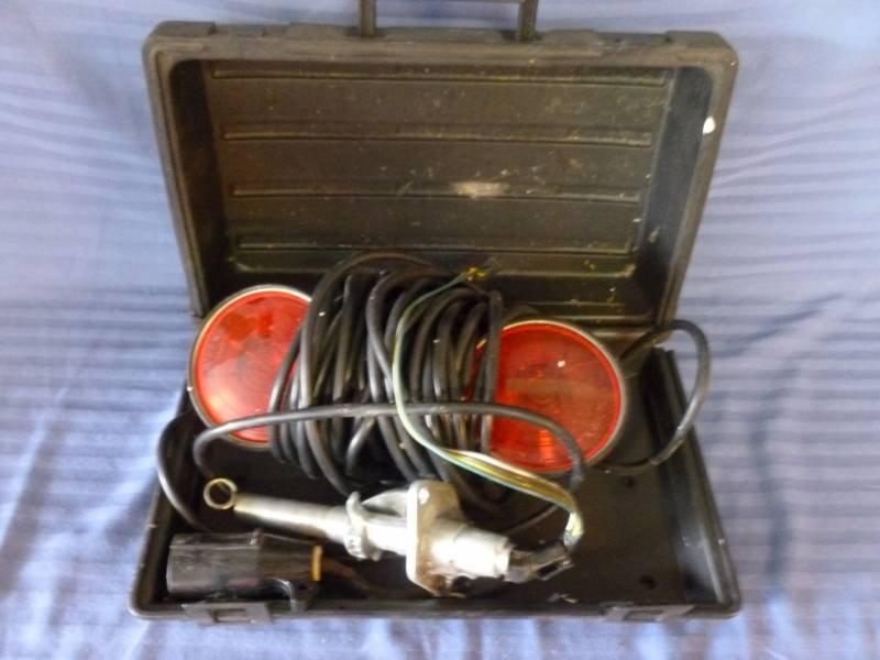 lot 86 image: Portable Trailer Lights