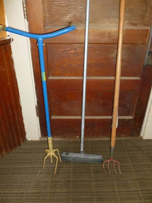 lot 92 image: Garden Tools