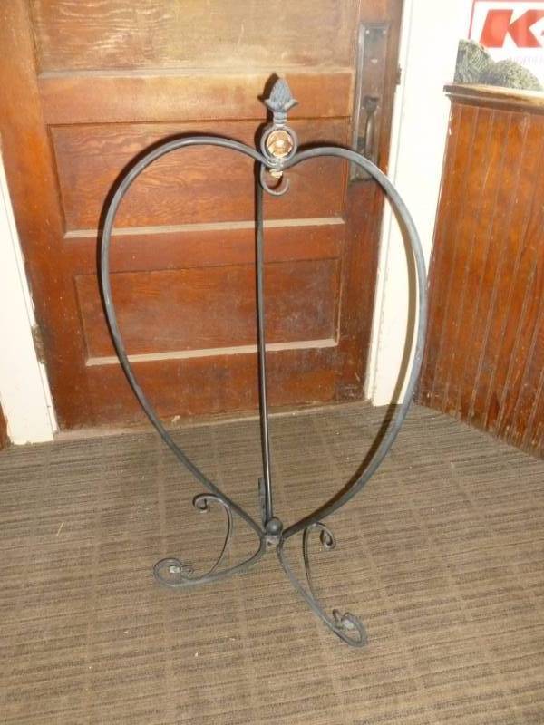 lot 95 image: Metal Plant Hanger
