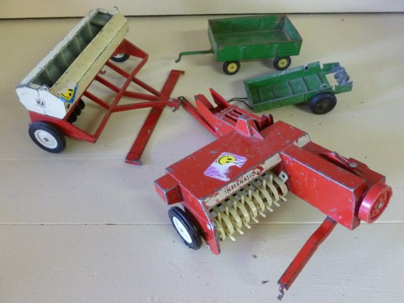 lot 107 image: Vintage Farm Toys