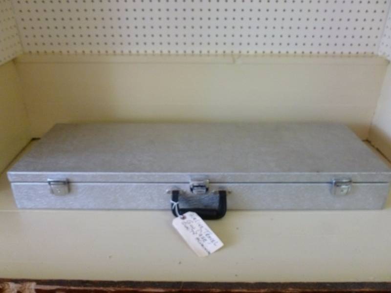 lot 110 image: Aluminum Travel Gun Case