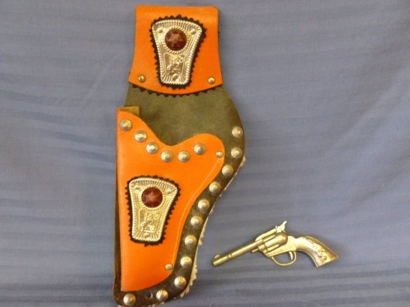 lot 111 image: Vintage Cap Gun