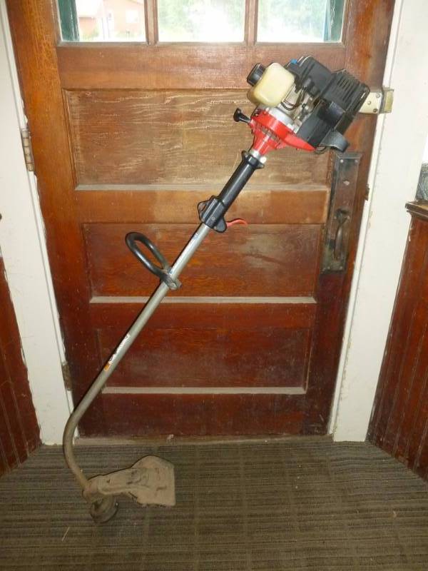 lot 113 image: Weed Trimmer