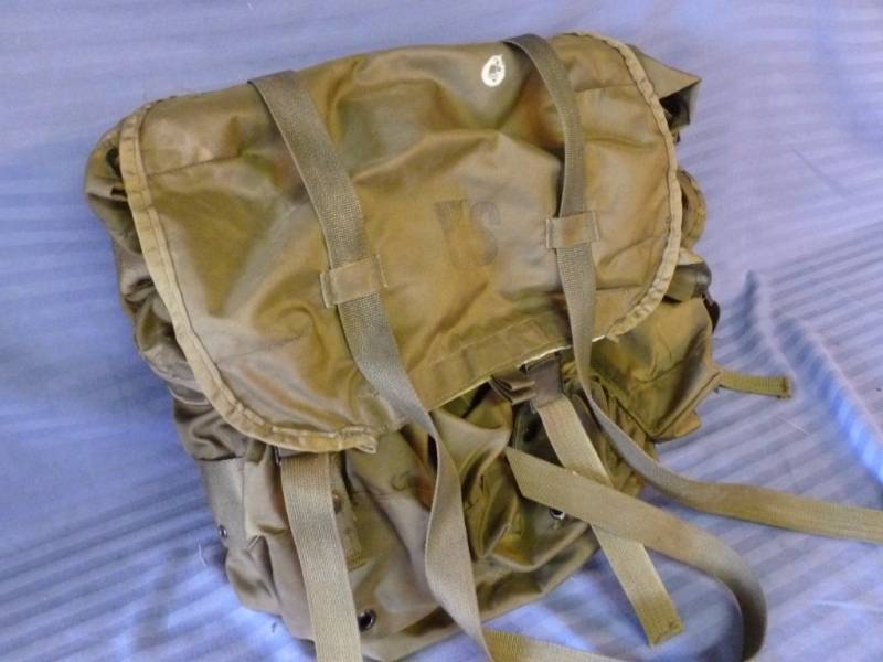 lot 125 image: U.S Issued Backpack