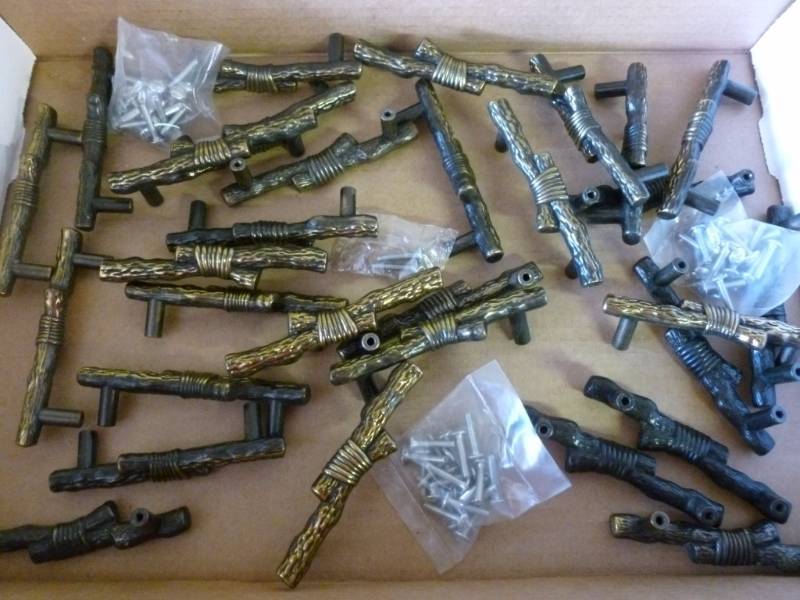 lot 131 image: Cabinet Pull Hardware