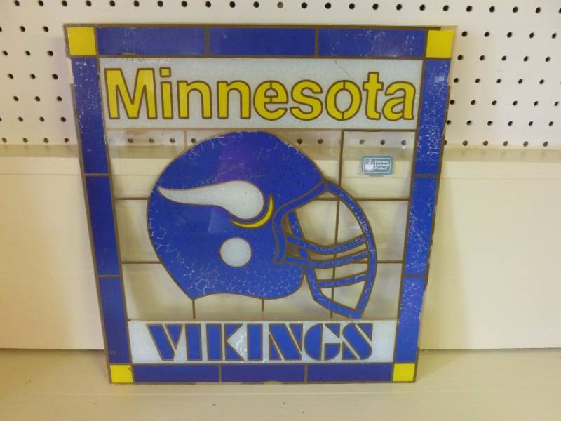 lot 137 image: Minnesota Vikings Collectible