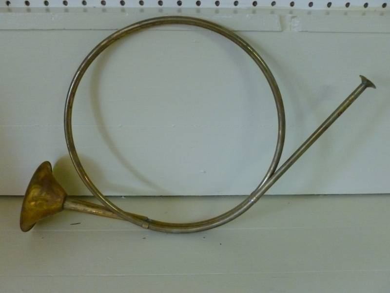 lot 140 image: Vintage Horn Decoration