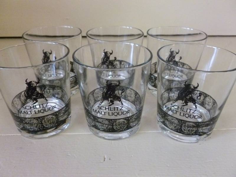 lot 143 image: Schlitz Malt Liquor Beer Glasses