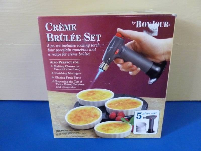 lot 146 image: Cream Brulee Set