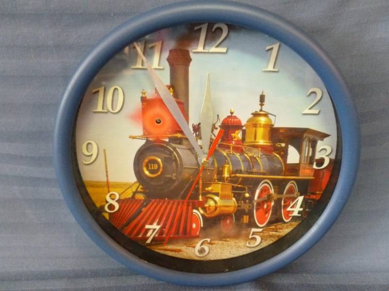 lot 160 image: Train Clock