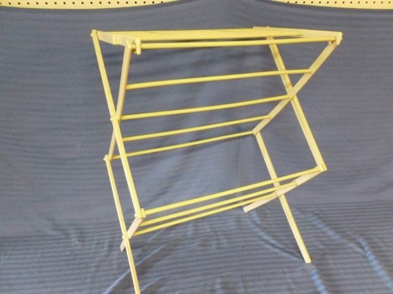 lot 164 image: Fold Up Cloths Dryer
