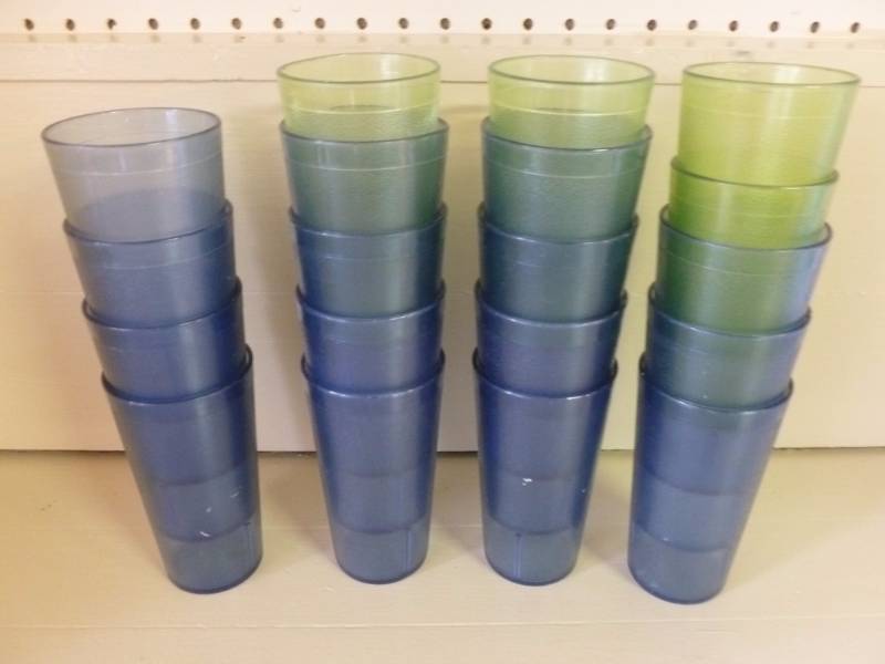 lot 165 image: Vintage Texan Cups