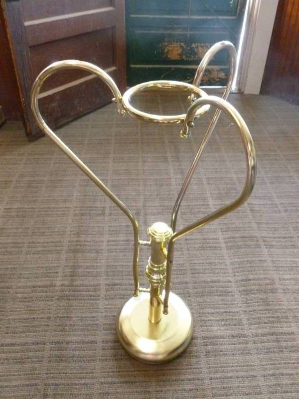 lot 175 image: Brass Plant Stand