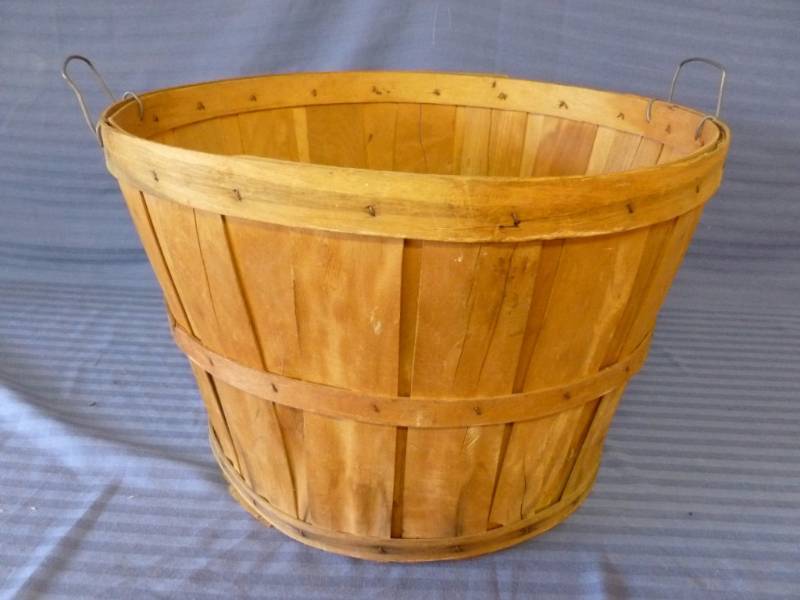 lot 181 image: Vintage Bushel Basket