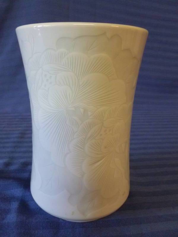 lot 188 image: Porcelain Vase