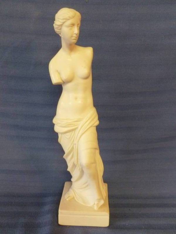 lot 207 image: Figurine Sculpture