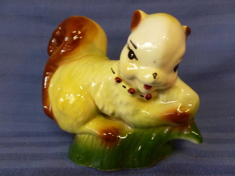 lot 209 image: Porcelain Planter