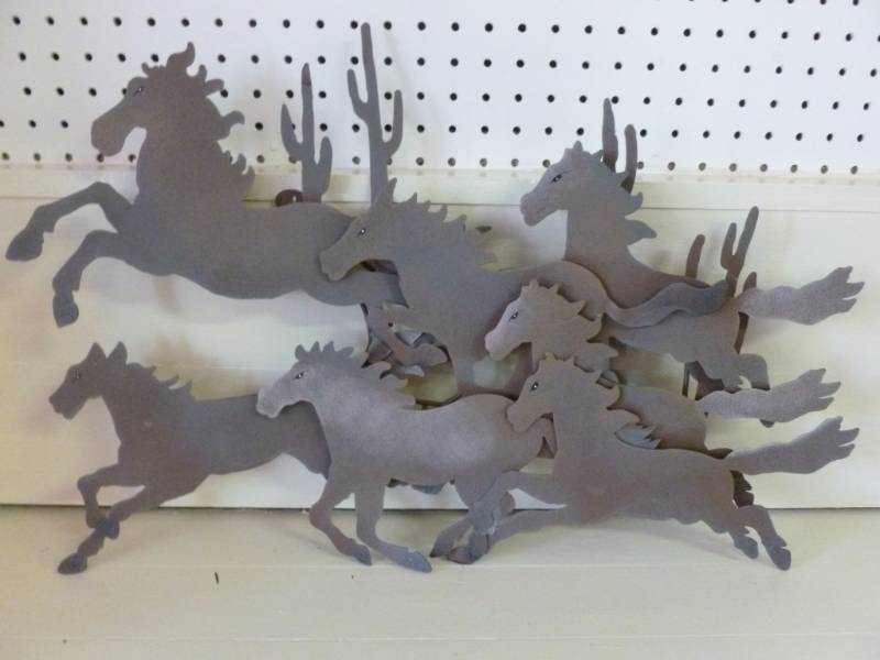 lot 212 image: Metal Horse Wall Decoration