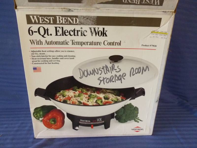 lot 225 image: West Bend Electric Wok