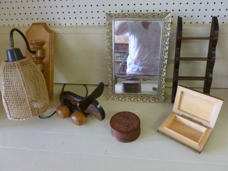 lot 240 image: Decorative Items